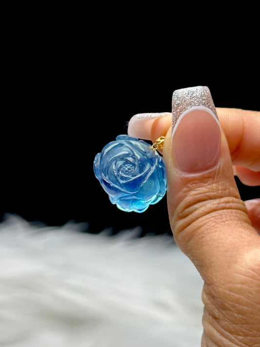 High Grade Aquamarine Rose Carved Pendant – 18K Solid Gold Hook, Hand-Carved Crystal Jewelry