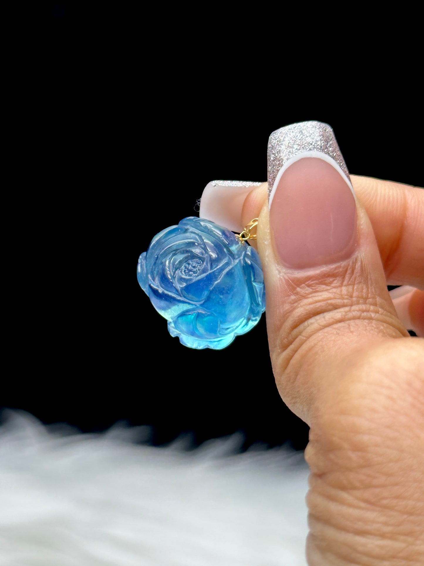 High Grade Aquamarine Rose Carved Pendant – 18K Solid Gold Hook, Hand-Carved Crystal Jewelry