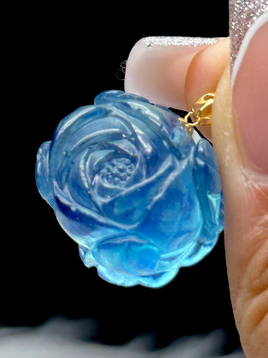 High Grade Aquamarine Rose Carved Pendant – 18K Solid Gold Hook, Hand-Carved Crystal Jewelry