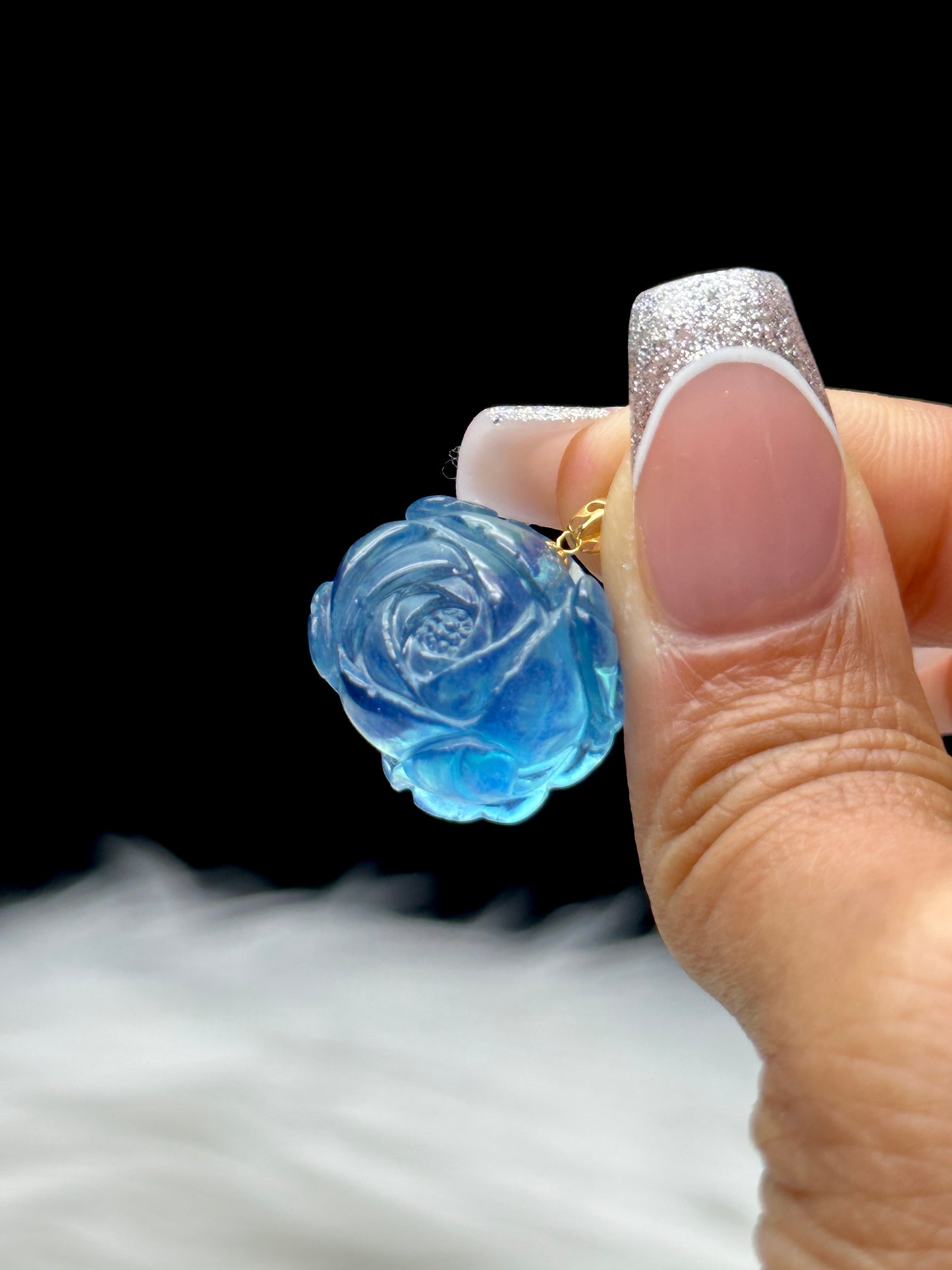 High Grade Aquamarine Rose Carved Pendant – 18K Solid Gold Hook, Hand-Carved Crystal Jewelry