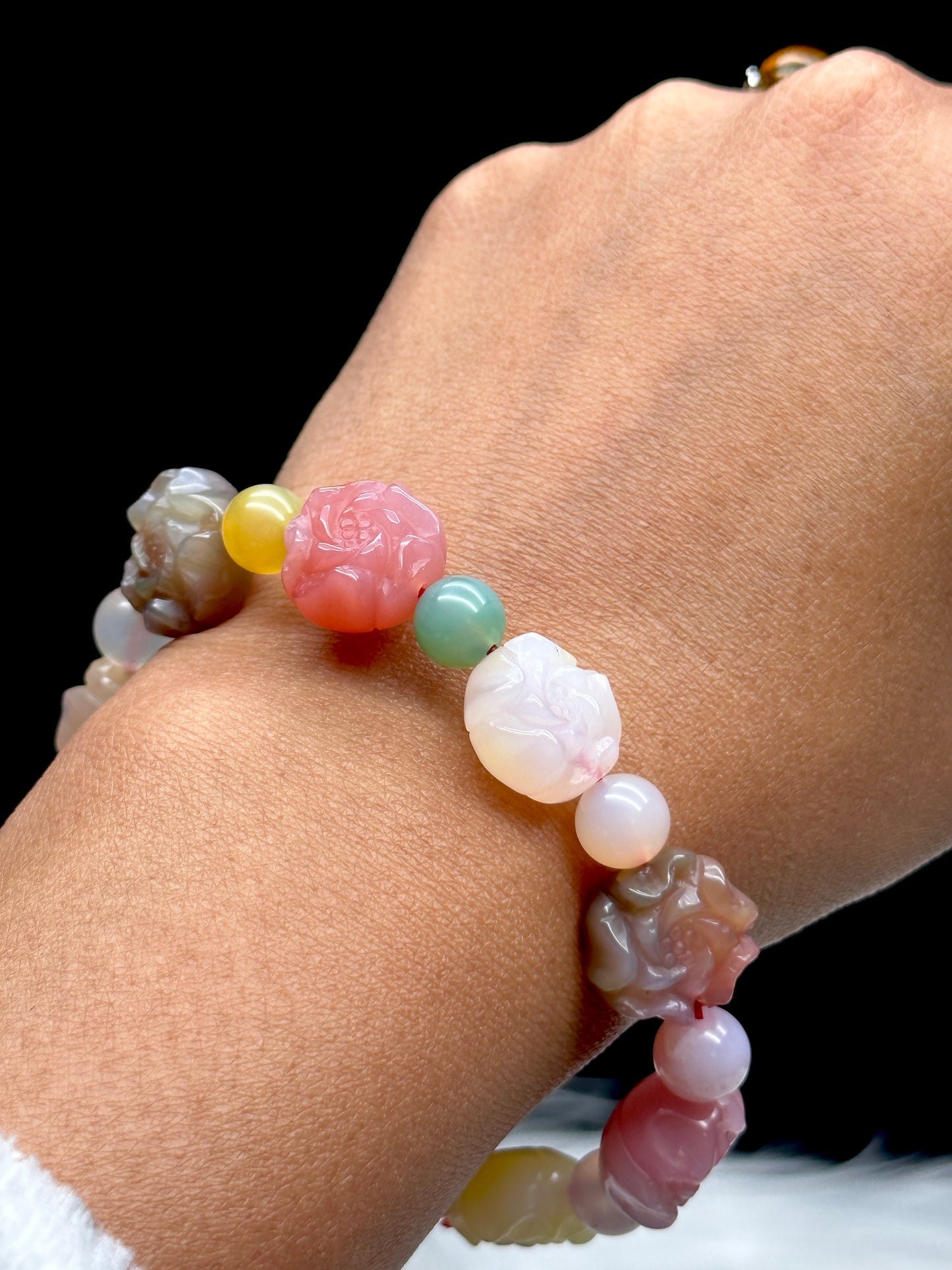 Agate Flower Carved Bead Bracelet – Natural Crystal Jewelry