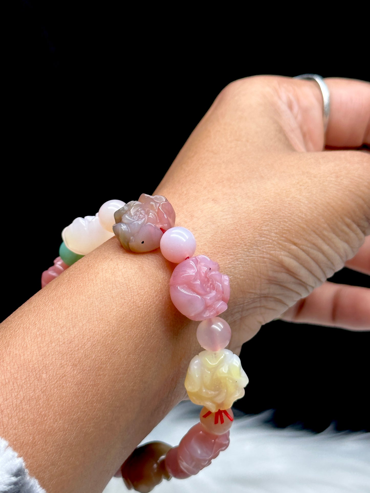 Agate Flower Carved Bead Bracelet – Natural Crystal Jewelry