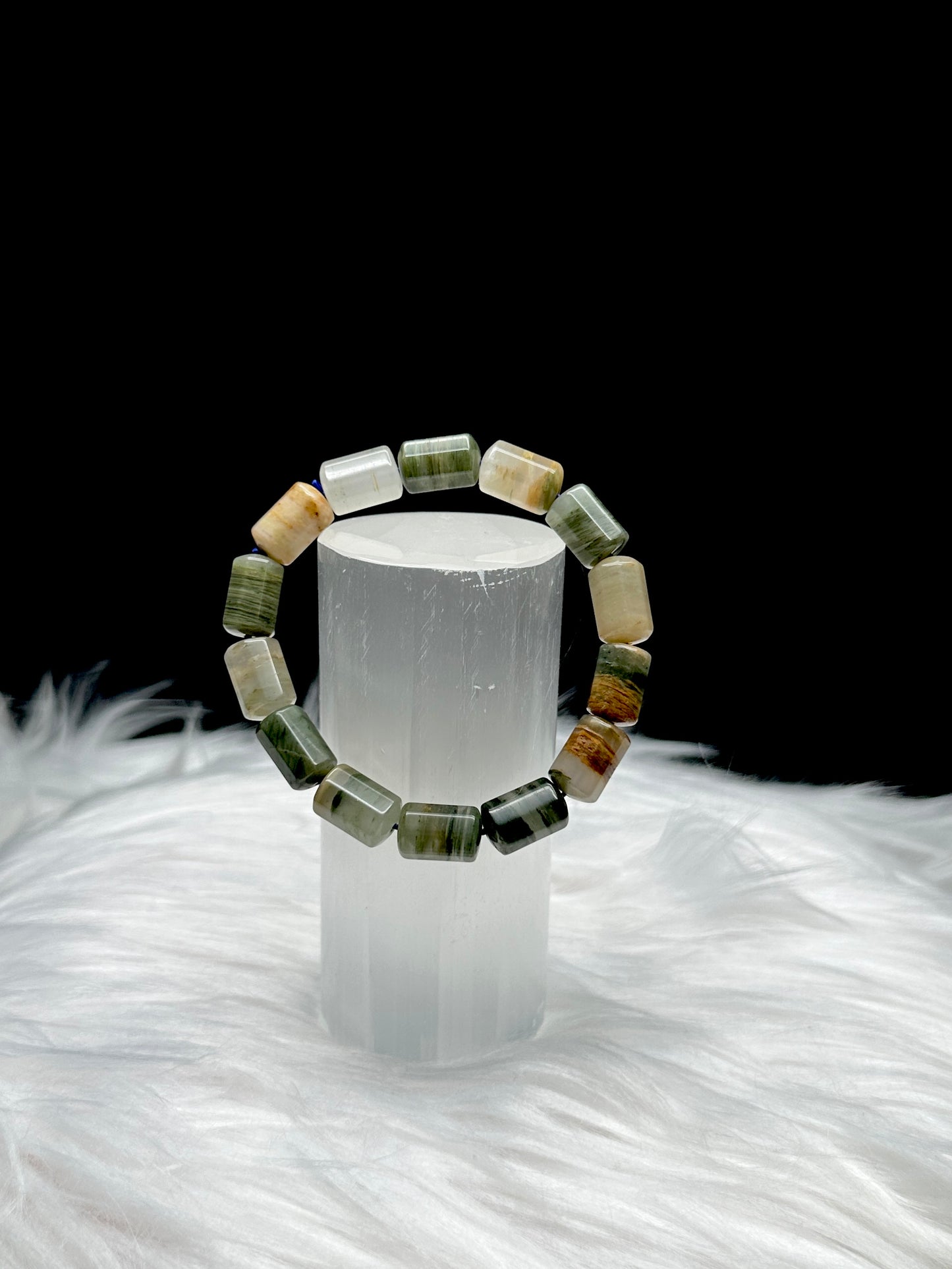 Experience the Enchanting Energies of Green Agate with Our High-Quality Crystal Bracelet