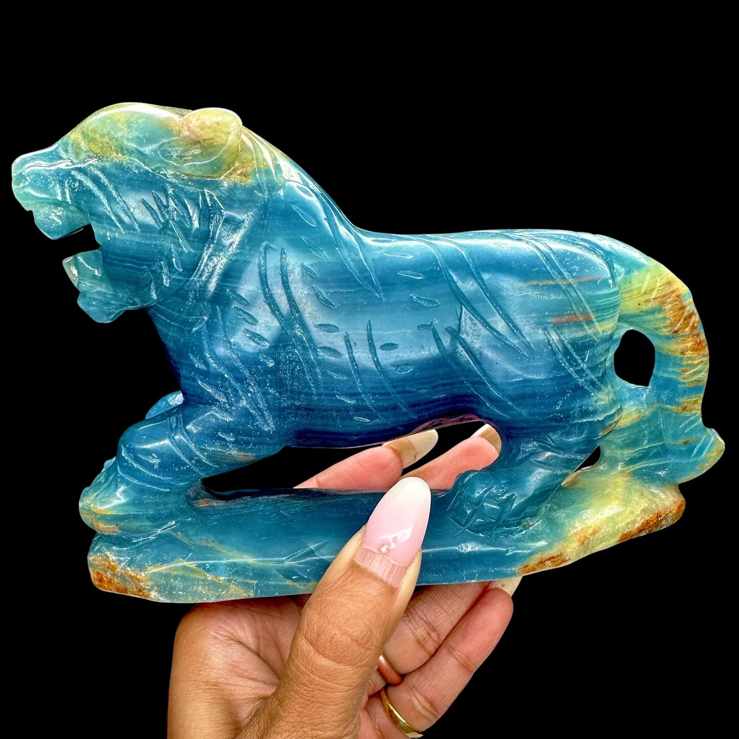 Blue Onyx Tiger Carving, Hand Carved Blue Onyx Crystal Tiger - 1kg weight