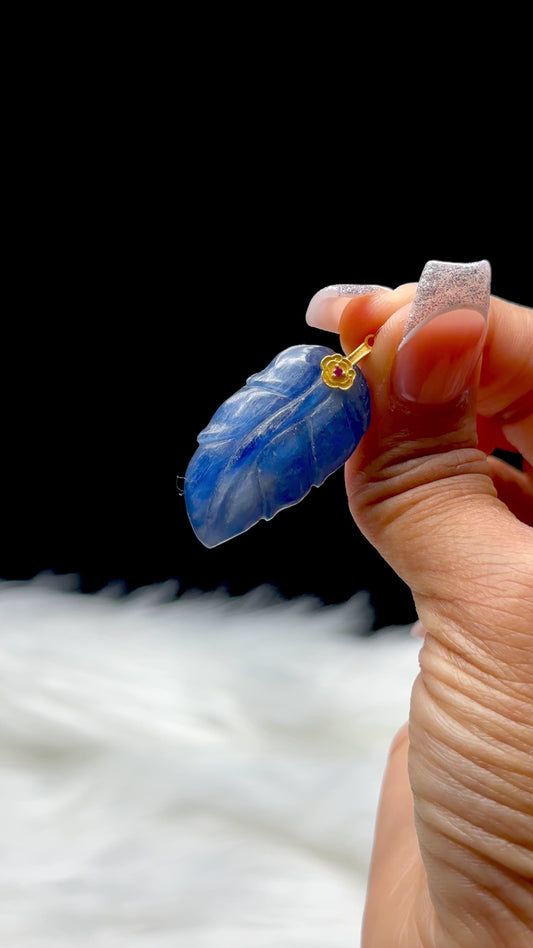 Natural Kyanite Crystal Leaf Pendant – Sterling Silver