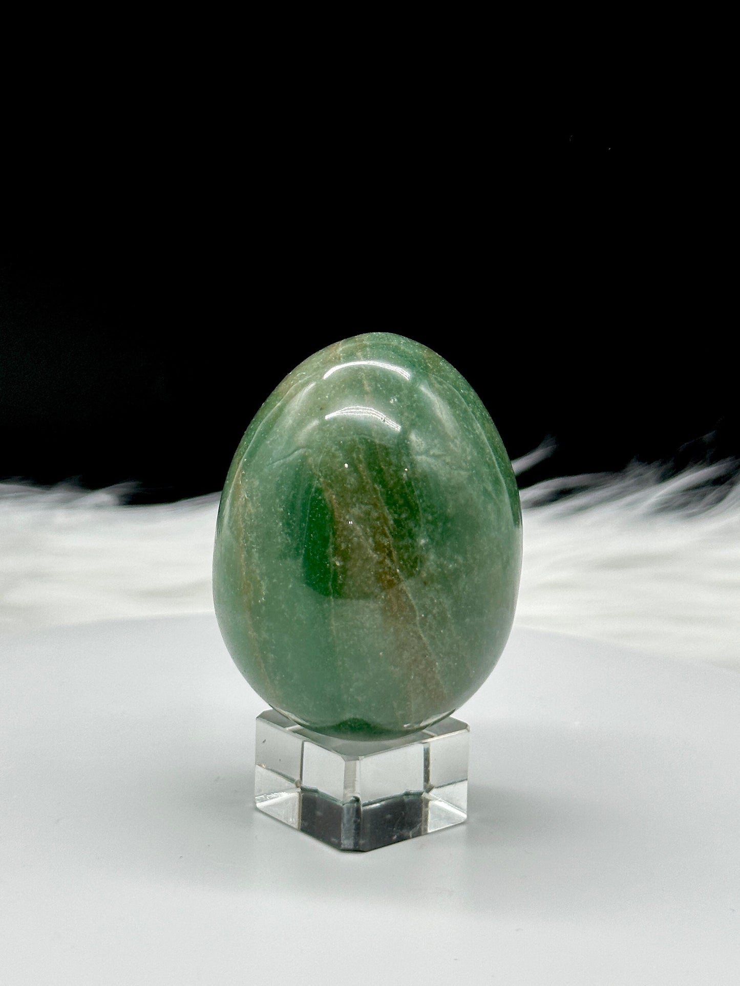 Shiny beautiful Green Aventurine Egg, Aventurine quartz yoni eggs