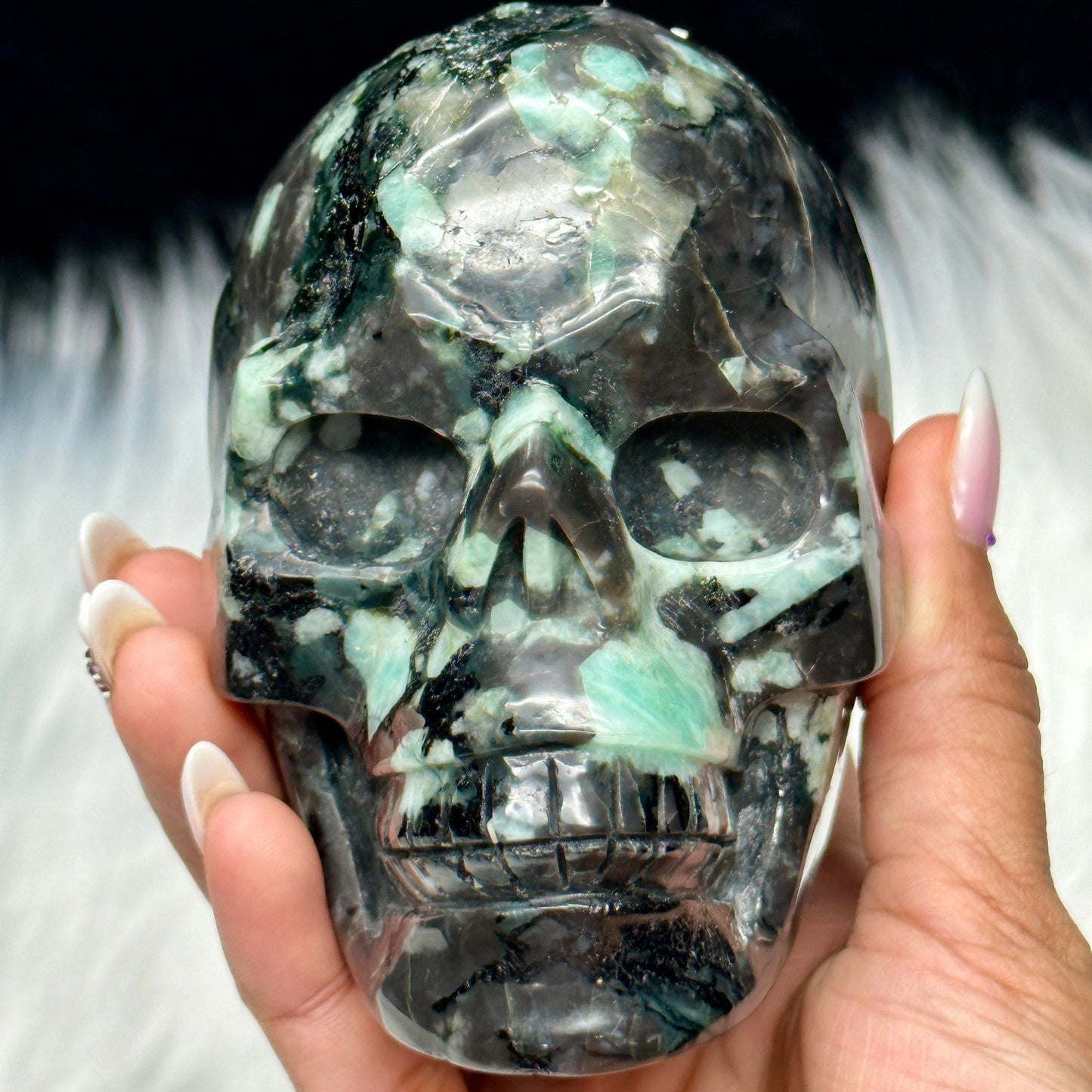 Large Beautiful Emerald Skull, Crystal Skull, Emerald Gemstone Skull, Crystal Healing, Feng Shui, Crystal Decor-4 inches tall and weight 1kg