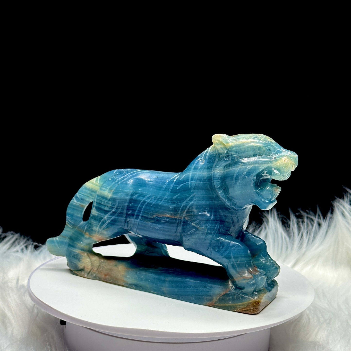 Blue Onyx Tiger Carving, Hand Carved Blue Onyx Crystal Tiger - 1kg weight