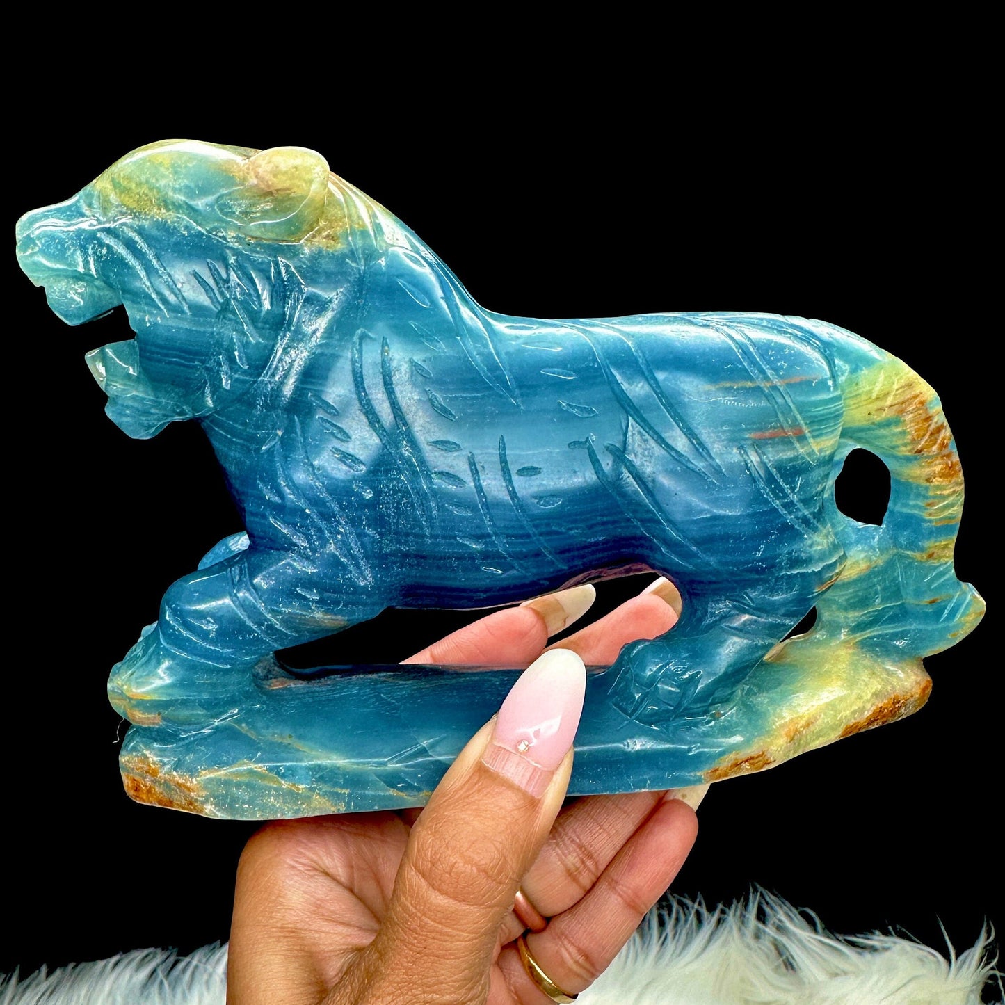 Blue Onyx Tiger Carving, Hand Carved Blue Onyx Crystal Tiger - 1kg weight