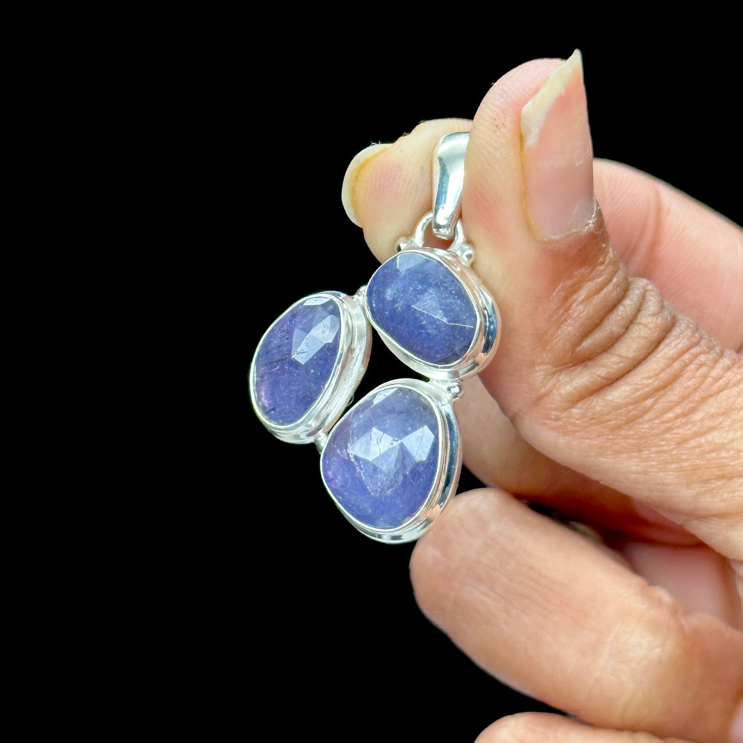 Beautiful Natural Tanzanite Pendant in S925 Silver