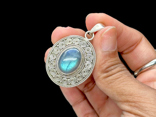 Labradorite Crystal Pendant in Carved 925 Silver pendant