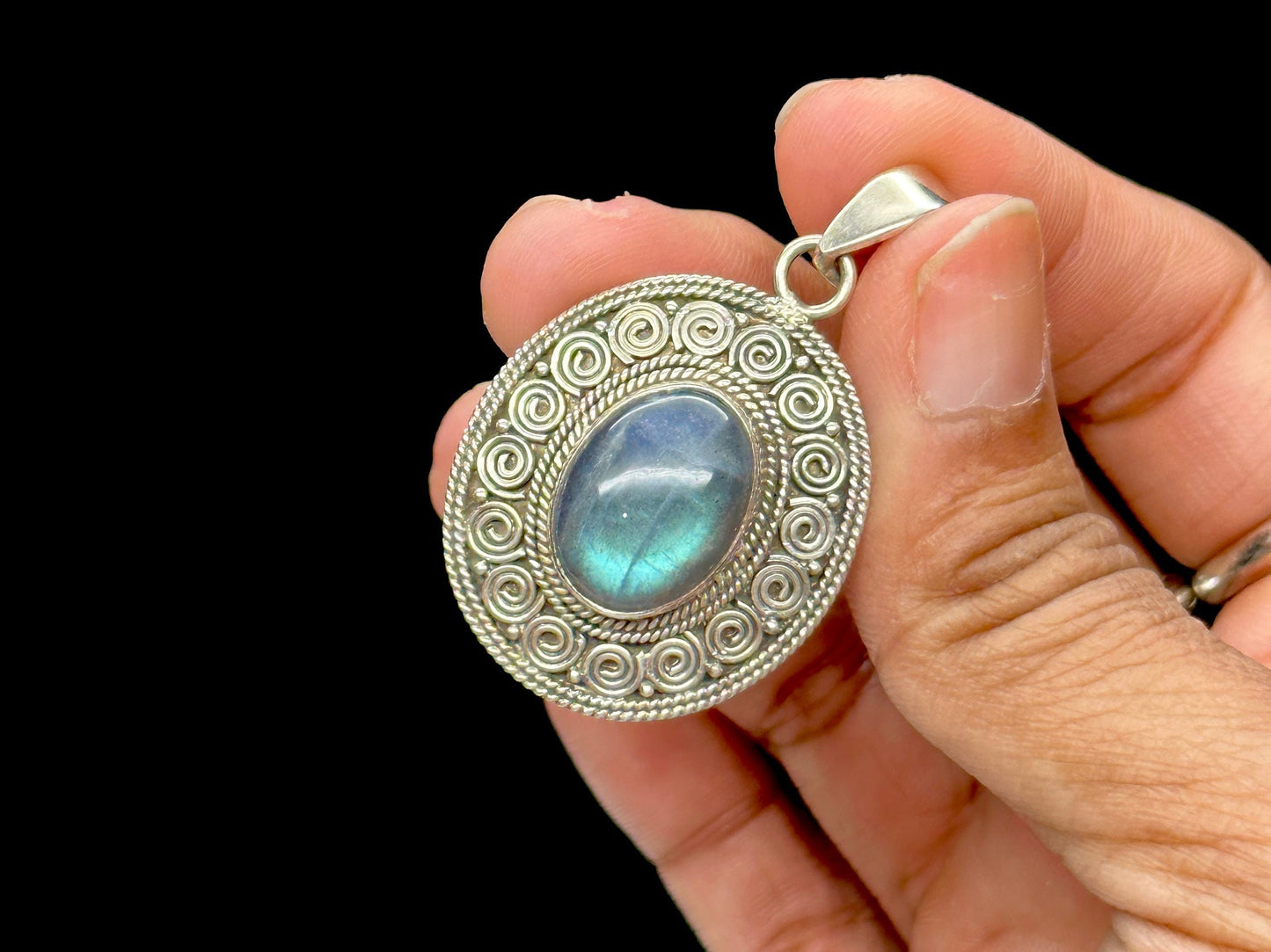 Labradorite Crystal Pendant in Carved 925 Silver pendant