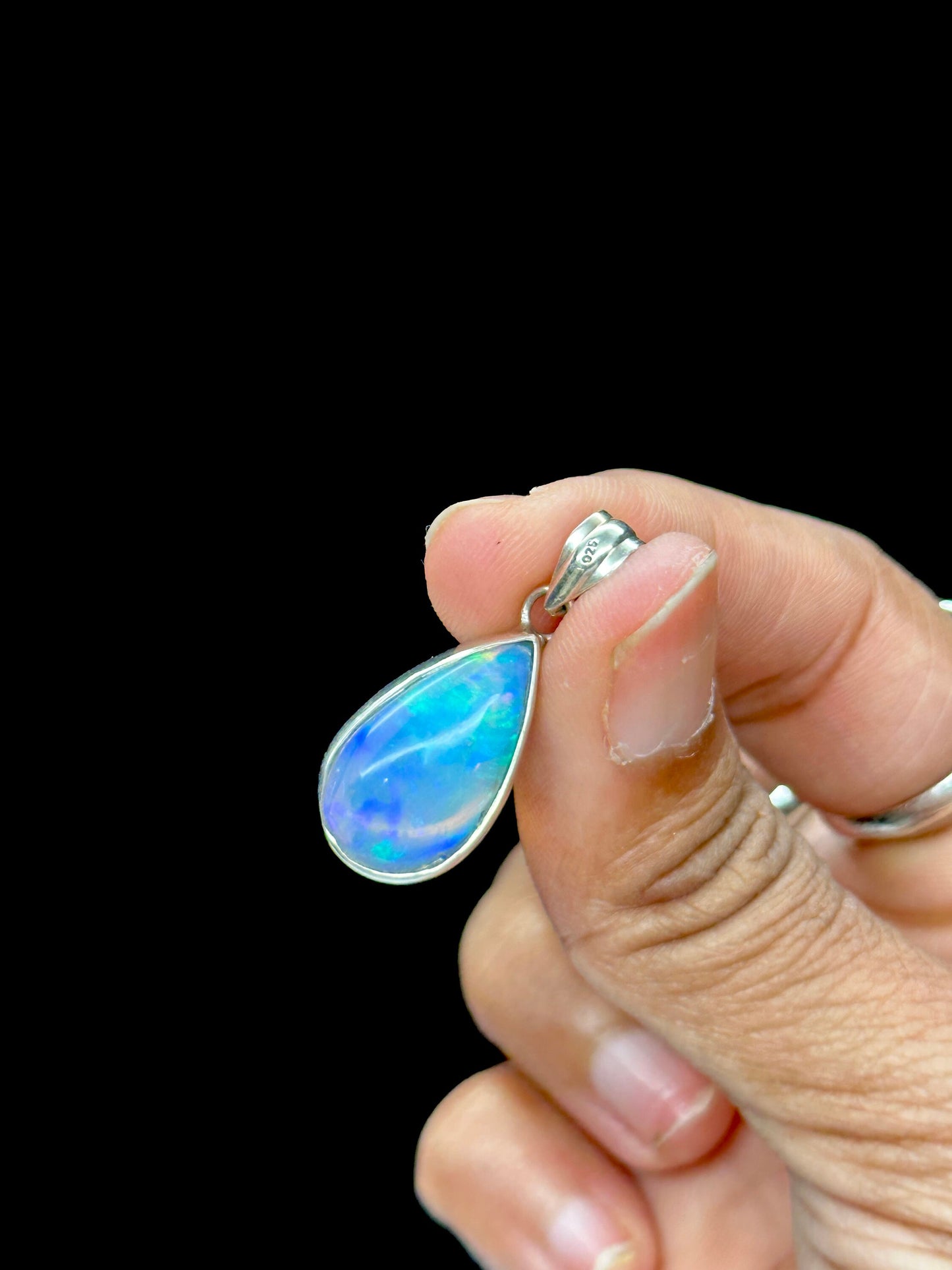 Natural Ethiopian opal Pendant in 925 Sterling Silver - Gift Item