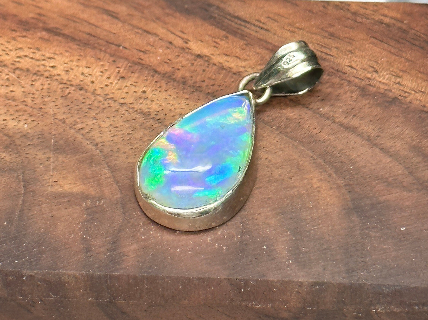 Natural Ethiopian opal Pendant in 925 Sterling Silver - Gift Item