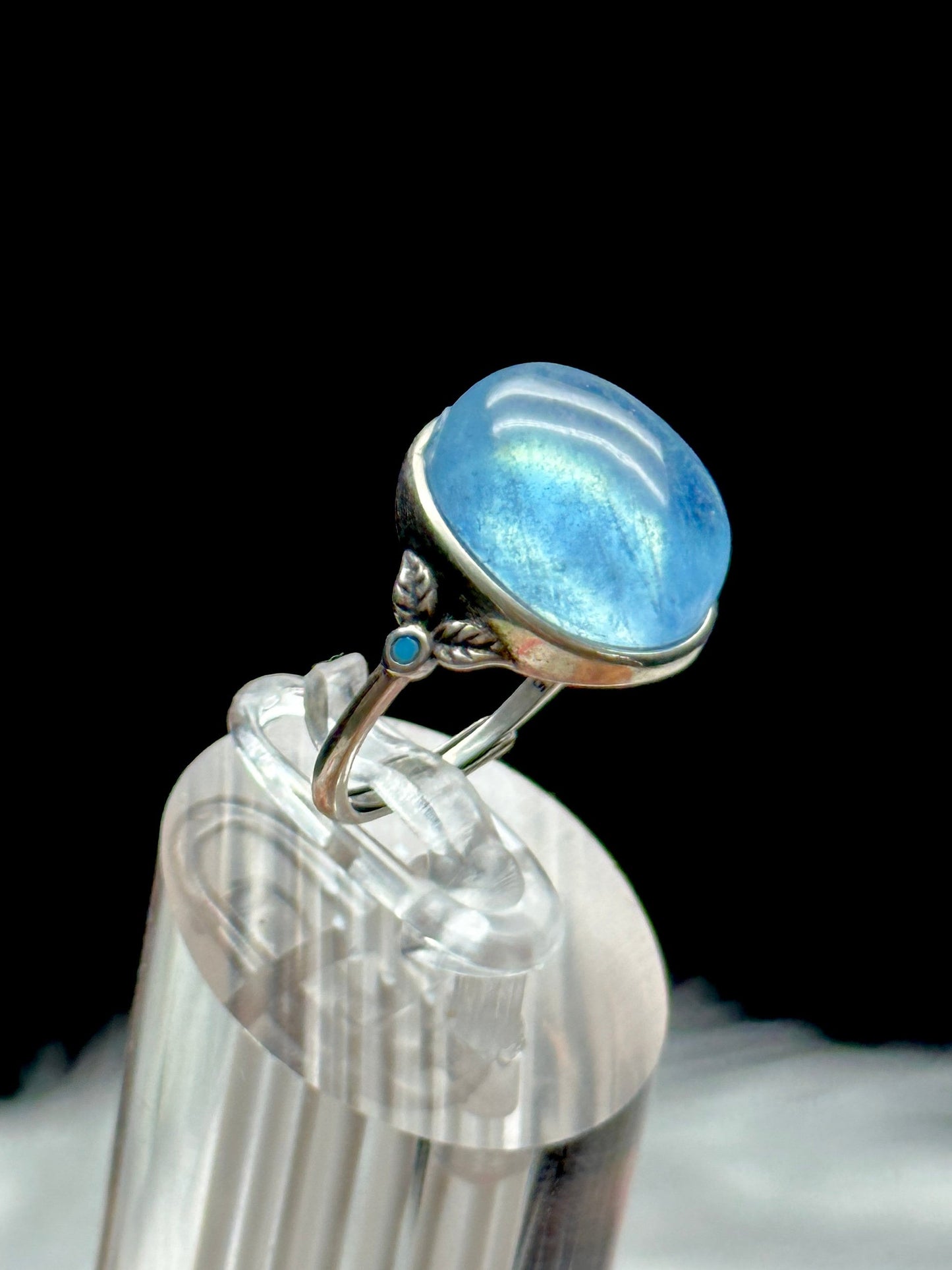 Unveil Tranquil Beauty with our High-Quality Gemstone Pakistan Aquamarine Crystal Ring