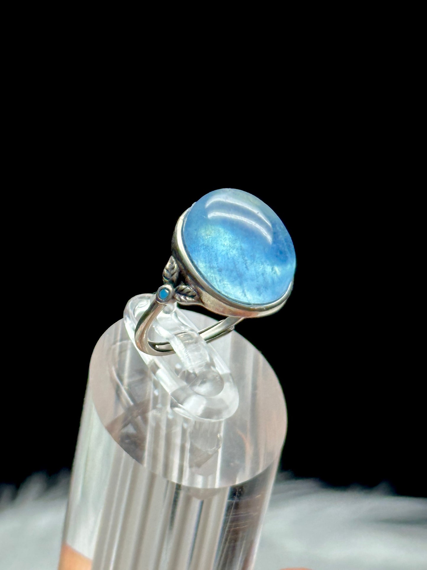 Unveil Tranquil Beauty with our High-Quality Gemstone Pakistan Aquamarine Crystal Ring